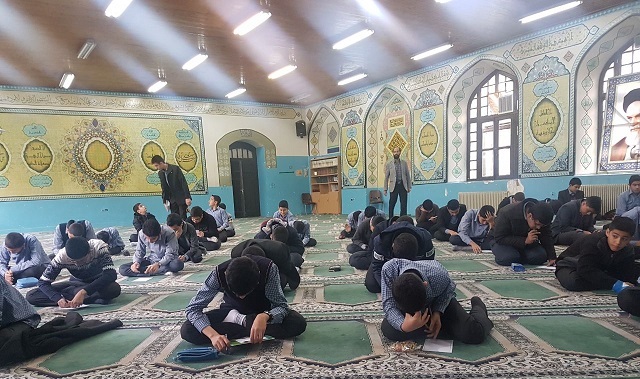 مسابقه کتابخوانی " کتاب پسرک فلافل فروش " ویژه دانش آموزان دوره اول دبیرستان ماندگار البرز