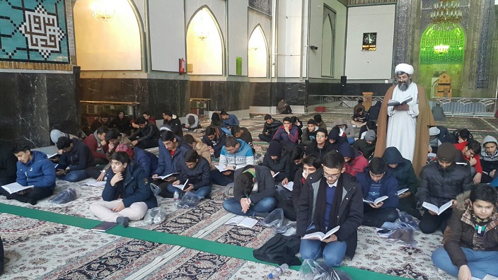 جمعی از دانش آموزان دبیرستان ماندگار البرز برای زیارت بارگاه ملکوتی امام هشتم به مشهد مقدس مشرف شدند.