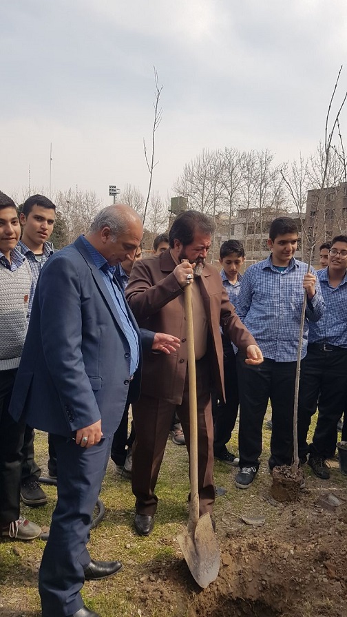 مراسم روز درختکاری در دبیرستان ماندگار البرز