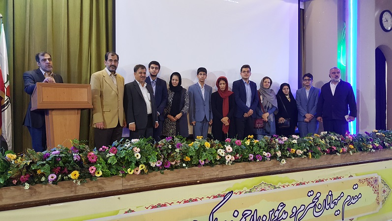 98 دانش آموز برگزیده المپیاد علمی کشوری دبیرستان ماندگار البرز تقدیر شدند.