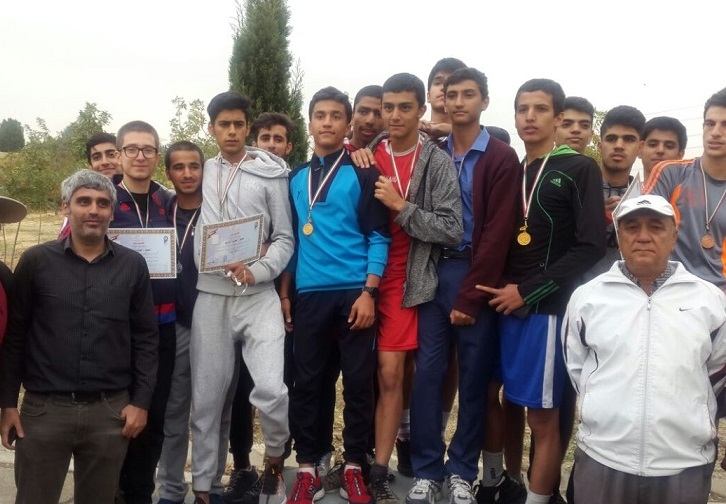 تیم دو صحرانوردی دبیرستان ماندگار البرز (دوره دوم ) قهرمان مسابقات منطقه شش شد