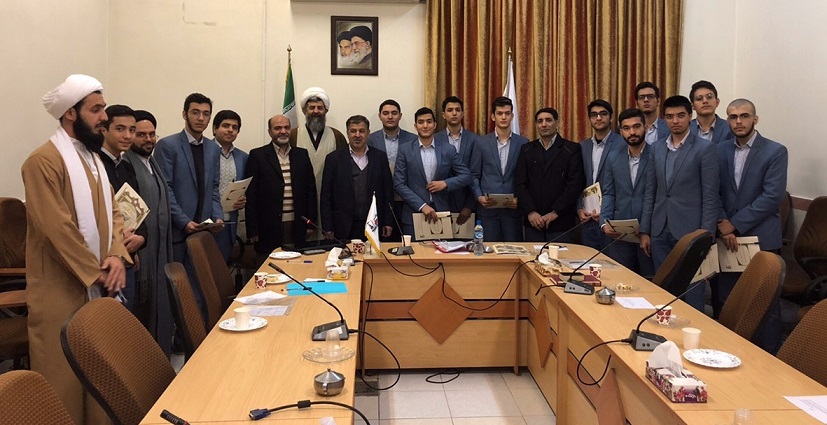 آیین تنفیذ احکام و تحلیف منتخبین شورای دانش آموزی پایه یازدهم با حضور مدیر دبیرستان ماندگار البرز