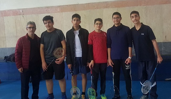 تیم بدمینتون دبیرستان ماندگار البرز (دوره اول) به مقام سومی مسابقات منطقه شش تهران دست یافت . 