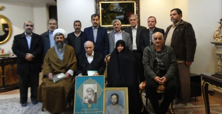 بازدید از خانواده شهید شیخ توسط اعضای ستادیادواره شهدا