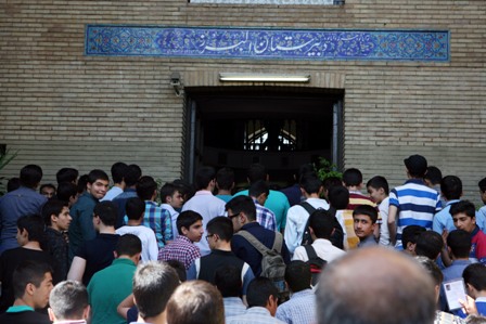 ​حضور بی سابقه دانش آموزان در آزمون ورودی دبیرستان ماندگار البرز
