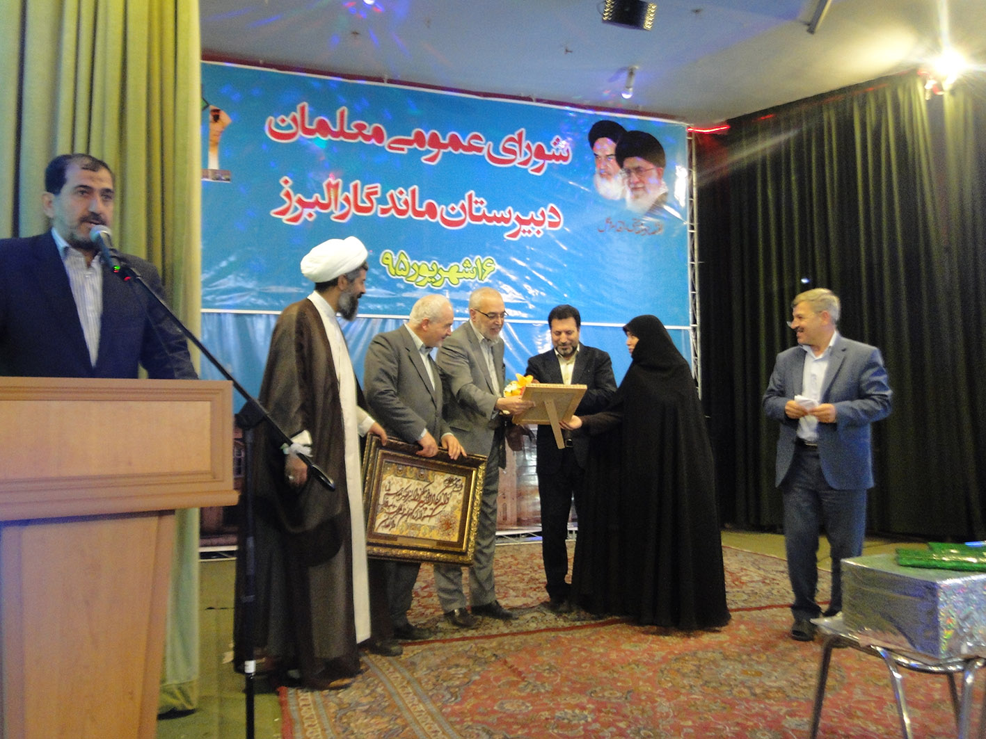 شورای معلمان دبیرستان ماندگار البرز برگزار شد