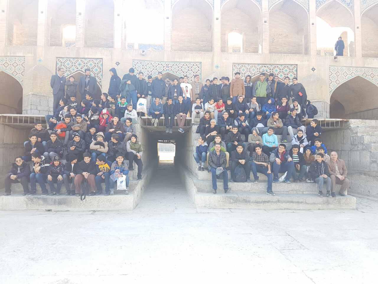 دانش آموزان پایه هشتم دبیرستان ماندگار البرز در اردوی اصفهان