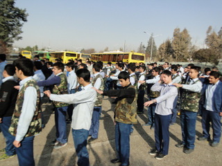 حضور دانش آموزان پایه دهم در میدان تیر